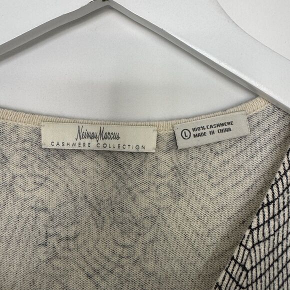 Neiman Marcus Cashmere Collection Luxury Pullover Sweater Lace Print V Neck Lrg. - Picture 8 of 13
